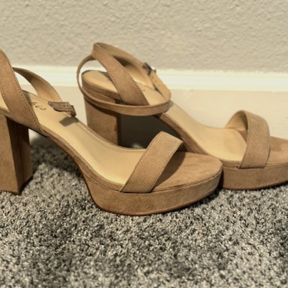 ANKIS - BRAND NEW / NEVER WORN / TAN - SIZE 10